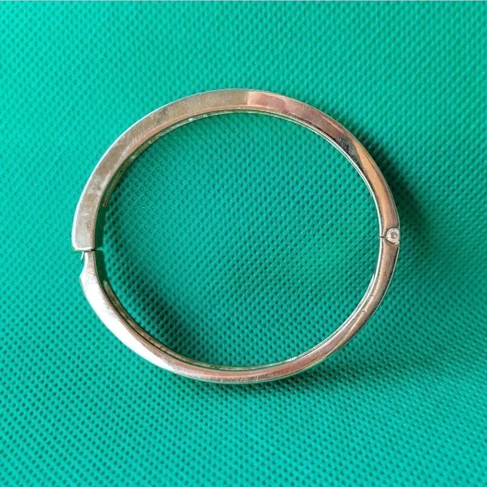 Roman vintage goldtone beautiful gold tone bracelet.